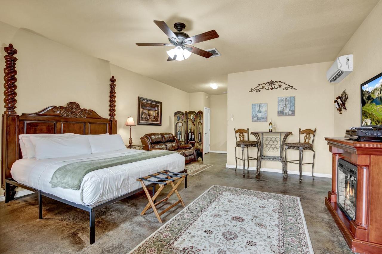 Romantic Oasis With Hot Tub Near Fred And Wineries! Fredericksburg Ngoại thất bức ảnh
