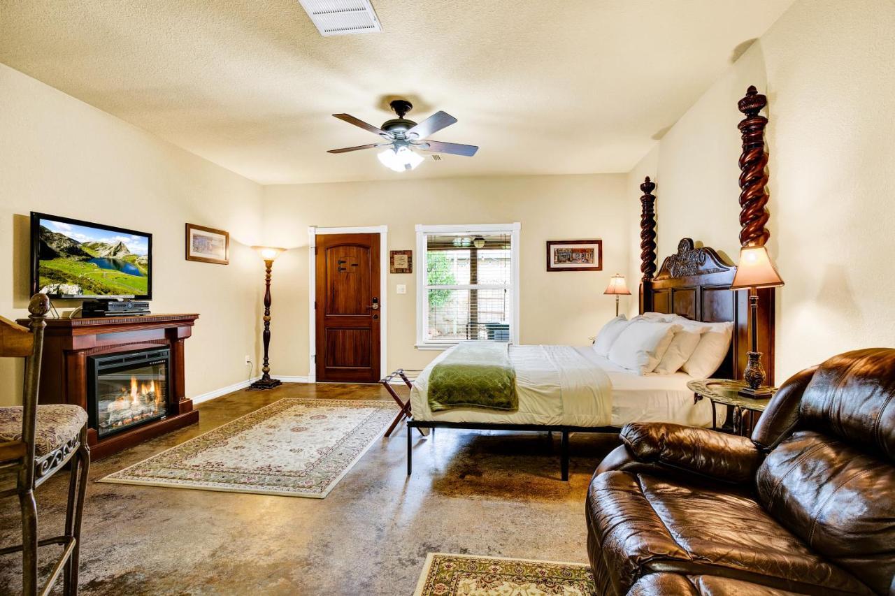 Romantic Oasis With Hot Tub Near Fred And Wineries! Fredericksburg Ngoại thất bức ảnh