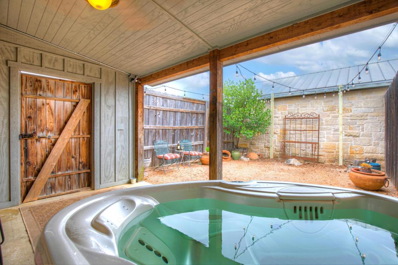 Romantic Oasis With Hot Tub Near Fred And Wineries! Fredericksburg Ngoại thất bức ảnh
