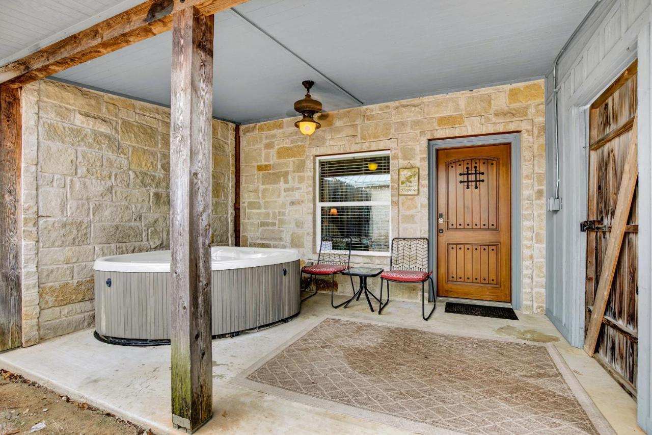 Romantic Oasis With Hot Tub Near Fred And Wineries! Fredericksburg Ngoại thất bức ảnh